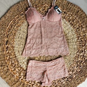Ensemble de lingerie en dentelle rose/peau – Ancona