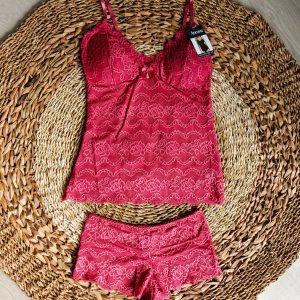 Ensemble de lingerie en dentelle rose foncé – Ancona